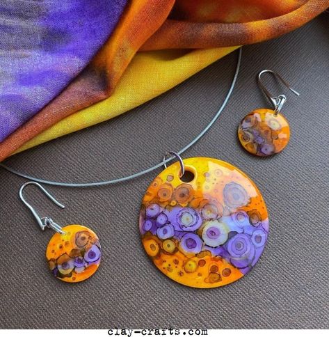 Polymer Clay Jewelry Ideas Inspiration, Clay Necklace Ideas, Polymer Clay Necklace Ideas, Gourd Earrings, Making Clay Earrings, Polyclay Ideas, Paint Jewelry, Polymer Clay Pendants, Pebeo Paint