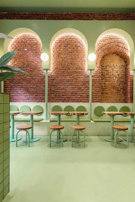 Milan Restaurants, Colour Blocking Interior, Hamburger Restaurant, Vitrine Design, Architecture Restaurant, Brick Arch, Burger Restaurant, Purple Interior, 카페 인테리어 디자인