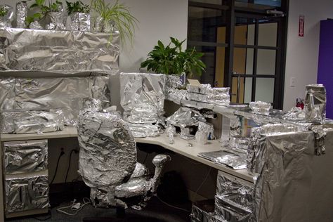 Tin foil desk.  Absolutely everything on her desk was individually wrapped. We even wrapped the bulletin board hanging on the wall behind the desk (not shown in picture). Work Pranks, Birthday Pranks, Funny April Fools Pranks, Christmas Pranks, Office Pranks, Senior Pranks, April Fools Pranks, Office Birthday, Funny Work Jokes