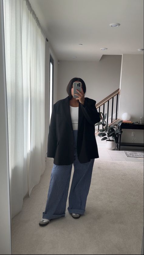 Shirt Outfit Plus Size, Workplace Outfits, Oversized Blazer Outfit, Outfits Modest, Corporate Attire, Look Plus Size, Curvy Fashionista, Oversized Outfit, Effortlessly Chic Outfits