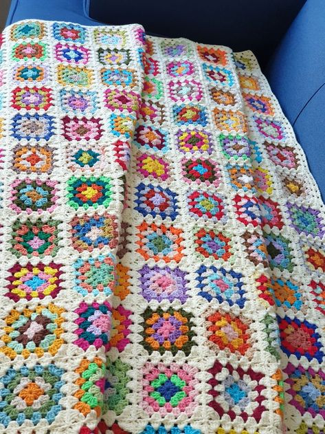 Crochet Baby Blanket Tutorial, Modern Haken, Christmas Crochet Blanket, Granny Square Haken, Crochet Square Blanket, Crochet Blanket Pattern Easy, Crocheted Blanket, Crochet Cushion Cover, Easy Crochet Blanket