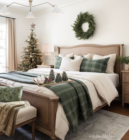 Christmas Decor Bedroom, Christmas Bedrooms, Holiday Bed, Christmas Bedroom Decor, Holiday Bedroom, Winter Bedroom, Cozy Christmas Decor, Decorations Bedroom, Christmas Decor Inspiration