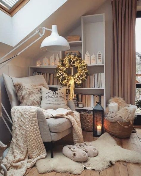 Attic Bedroom Ideas Aesthetic, Attic Reading Nook, Cosy Reading Corner, Cozy Home Library, Attic Bedrooms, Corner Decor, Linen Color, Style Deco, Cozy Reading Nook