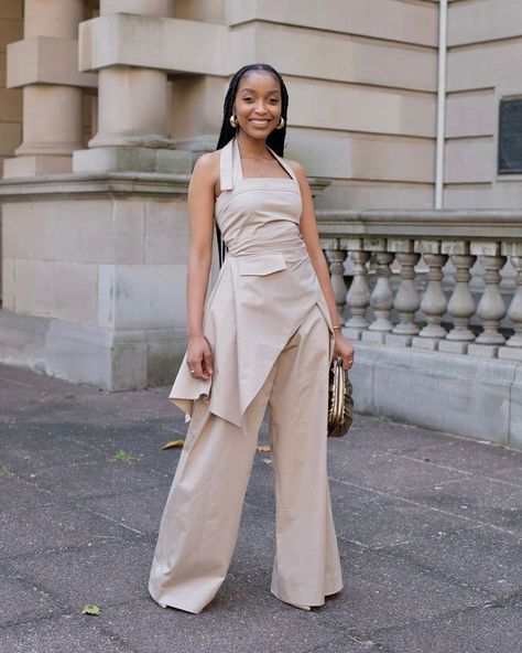 Flowy Trousers, Best Dressed Celebrities, Grad Outfits, High Waisted Dress, Effortlessly Chic Outfits, Classy Work Outfits, Classy Casual Outfits, Modest Fashion Outfits, Best Dressed