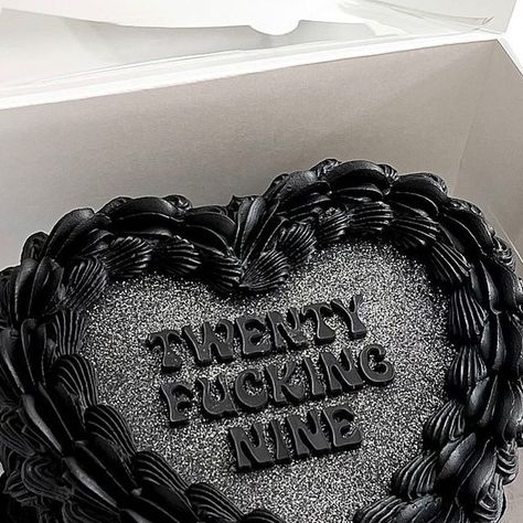 Black Heart Birthday Cake With Glitter, Black Birthday Cake Aesthetic Vintage, Black And Silver Heart Cake, Black Scorpio Cake, Black Heart Shaped Birthday Cake, Emo Bday Cake, 29 Birthday Cake Ideas, 29 Birthday Aesthetic, 29 And Fine Birthday Ideas