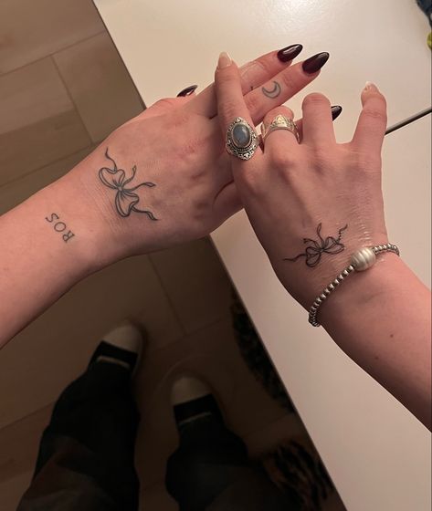 Aesthetic Sibling Tattoos, Sister Tattoo Aesthetic, Old Money Tattoo Aesthetic, Older Sister Tattoos, Aesthetic Sister Tattoos, Edgy Matching Tattoos, Matching Tattoos Aesthetic, Aesthetic Matching Tattoos, Trio Matching Tattoos