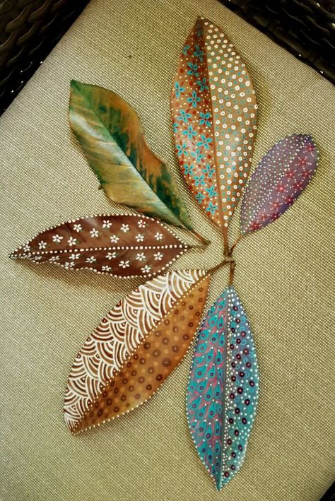 Dry Leaf Art, Summer Mantle, Colored Leaves, Leaf Painting, Leaf Crafts, Autumn Crafts, Dot Art Painting, Tile Shower Ideas, Summer Decorating