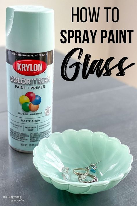 Spray Painting Glass, Glass Spray Paint, 1000 Lifehacks, How To Spray Paint, Painting Glass Jars, Painted Glass Bottles, Painted Glass Vases, Glass Bottle Diy, Diy Glass Bottle Crafts