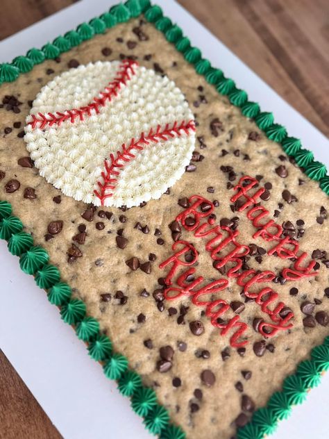 Baseball Cookie Cake, Baseball Desserts, Baseball Treats, Baseball Cookies, Birthday Traditions, Sweet Treats Recipes, Cookie Cake, Treat Recipe, Cake Cookies