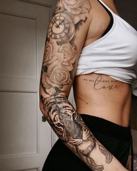 A forearm tattoo is a great choice because you can see it and show it off every day, or simply hide it with a shirt if necessary. Design Tatuaje, Tattoo Placements, Tattoo Diy, Octopus Tattoos, Female Tattoos, Men Tattoos, Tato Lengan, Forearm Sleeve Tattoos, Inspiration Tattoos