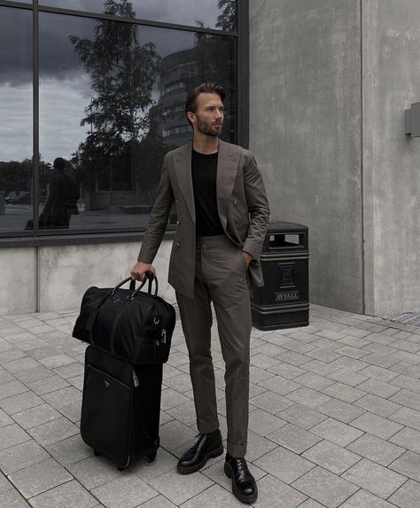 Quiet Luxury Outfit Men, Quiet Luxury Men, Husband Outfits, Erik Forsgren, Guys Outfits, Class Outfits, Money Clothes, Surf Vibes, Italian Boys