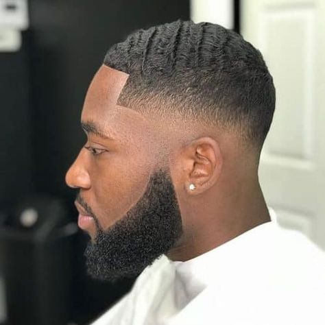 Black Fade Haircut, Low Bald Fade, Black Man Haircut Fade, Waves Hairstyle Men, Black Men Beard Styles, Black Hair Cuts, Waves Haircut, Curly Hair Fade, Low Fade Haircut