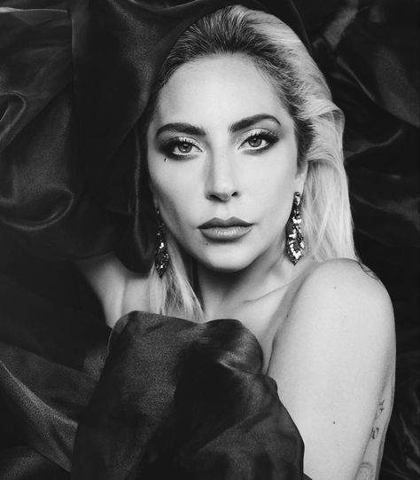 Lady Gaga Face, Lady Gaga Photoshoot, Lady Gaga Fashion, Lady Gaga Photos, Lady Gaga Pictures, Florida Woman, A Star Is Born, New Iphone 11, Female Singers