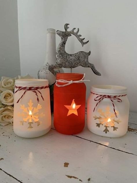 Diy Christmas Candles Jars, Christmas Glass Bottle Crafts, Upcycled Christmas Gifts, Upcycle Glass Jars, Christmas Glass Jars, Upcycled Jars, Christmas Candle Jars, Crafts With Glass Jars, Christmas Candle Decorations