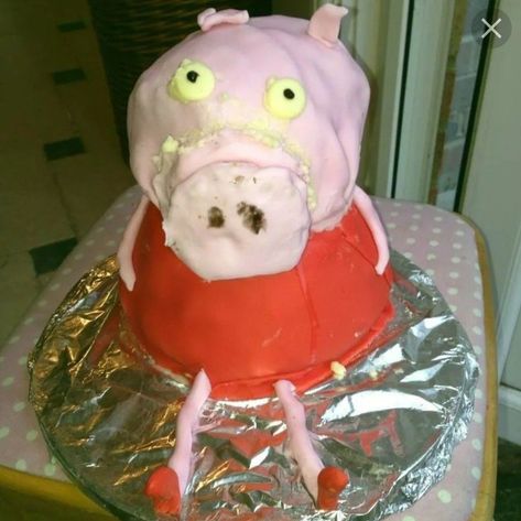 Goofy Cake, Italian Hot Chocolate, Peppa Pig Birthday Cake, Ugly Cakes, Pinterest Fail, Cake Fails, Pig Birthday Cakes, Pig Cake, Funny Birthday Cakes