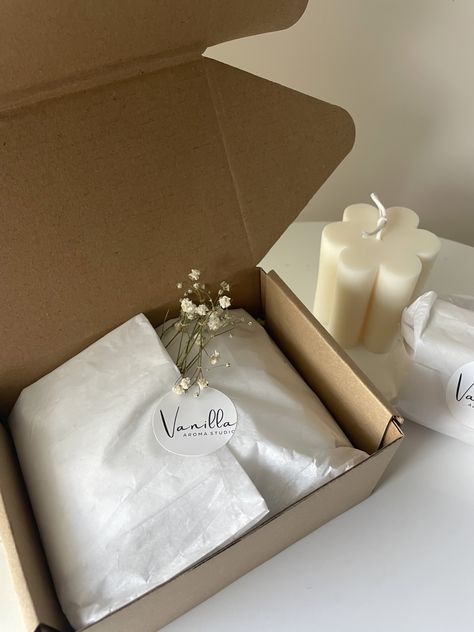 Candle gift box Candle Unboxing, Unboxing Ideas, Unboxing Aesthetic, Candle Gift Box, Unboxing Experience, Aesthetic Board, Candle Gift, Scrunchies, Photo Ideas