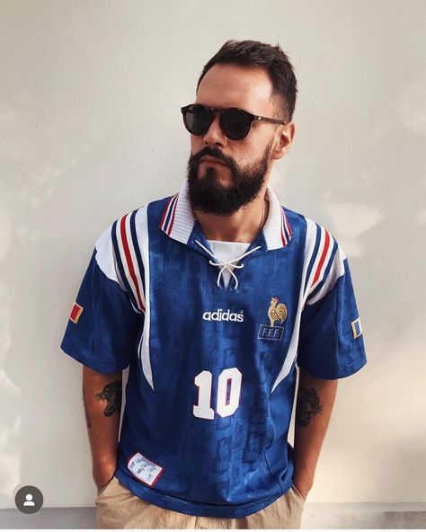 🇫🇷 European retro design and aesthetic brilliance: This stunning France home jersey is a canvas of creativity and French elegance. Immerse yourself in the tricolor splendor of blue, white, and red – the very colors that symbolize the heart and soul of France. The jersey’s unique design is a masterpiece, embodying the flair and finesse of French football. From the elegant cockerel emblem to the tastefully embroidered FFF crest, every stitch is a nod to France’s footballing heritage. 🏆 Tournam... France Football Jersey, France Jersey, Football Jersey Outfit, Vintage Football Shirts, Design Jersey, Retro Football Shirts, Vintage France, French Elegance, Football Fashion