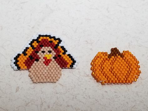 Thanksgiving Beaded Crafts, Thanksgiving Brick Stitch Earrings, Fall Brick Stitch Earrings, Halloween Beading, Halloween Earrings Beaded, Autumn Board, Thanksgiving Earrings, Turkey Run, Pony Bead Projects