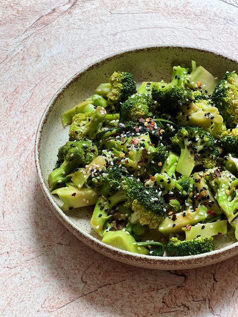 Sesame Dressed Steamed Broccoli - Liv Kaplan | Healthy Recipes Healthy Recipes Mediterranean, Steamed Broccoli Recipes, Slow Cooked Salmon, Steam Vegetables Recipes, Baked Broccoli Recipe, Recipes Mediterranean Diet, Weird Love, Vegetable Recipes Dinner, Recipes Broccoli