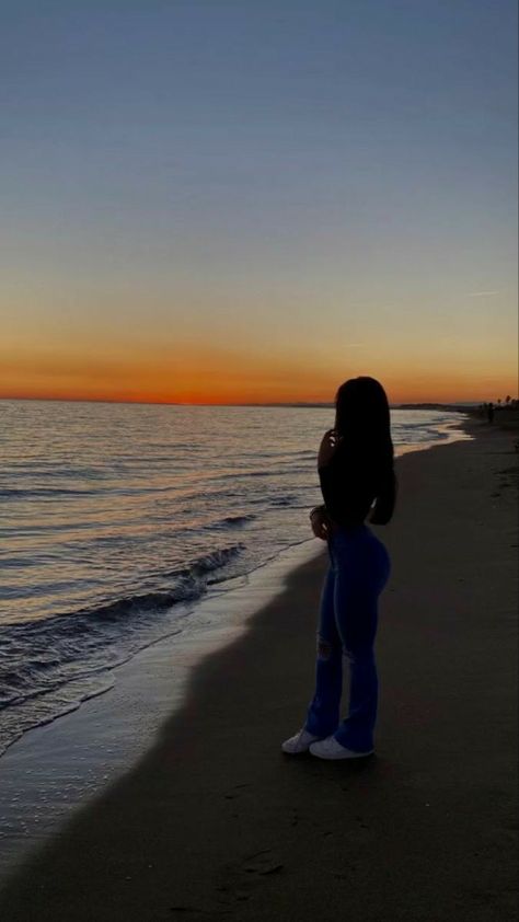 Beach Story, Summer Picture Poses, Sea Sunset, Shadow Photos, Best Photo Poses, Fake Pictures, Selfie Ideas Instagram, Holiday Pictures, Instagram Photo Inspiration