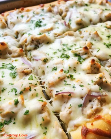 All my guests loved every bite of this dish. Will need to make more next time Traditional Italian Pizza, Cooktop Cove, Chicken Alfredo Pizza, Alfredo Pizza, Fusion Dishes, Italian Pasta Dishes, Pizza Ingredients, Italian Pizza, Satisfying Food