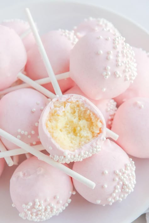 White Cake Pops Recipe, White And Pink Cake Pops, Cherry Chip Cake Pops, Pink Cakepops Ideas, Packaging Cake Pops, Easy Birthday Party Treats, Flower Cake Pops Ideas, Pink Halloween Cake Pops, Pink Christmas Snacks