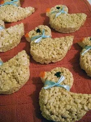 Baby Shower Rice Krispie Treats, Cute Diy Ideas, Duck Baby Shower Theme, Ducky Party, Duck Rice, Rubber Ducky Birthday, Rubber Duck Birthday, Rice Crispie, Duck Party