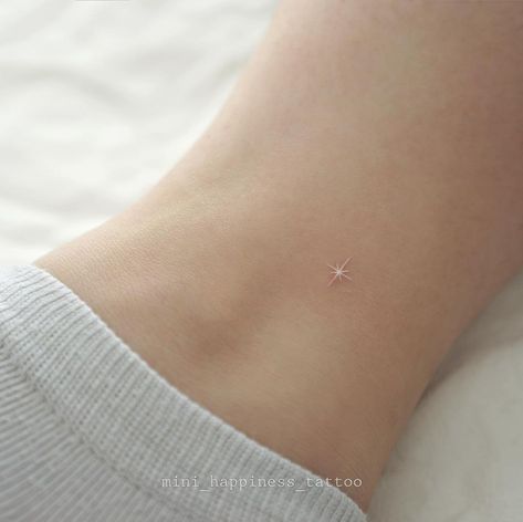 white✨ | Instagram Small White Tattoos, North Star Tattoos, Small Star Tattoos, White Tattoos, Handpoke Tattoo, Small Pretty Tattoos, Petite Tattoos, Tattoos Geometric, Cute Little Tattoos