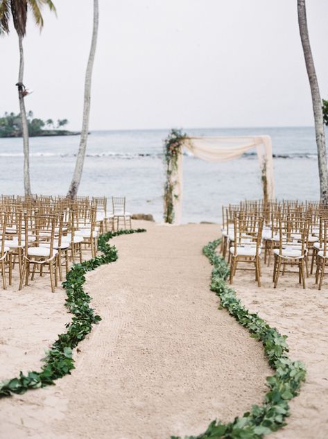 Insta Presets, Beach Wedding Ceremony Arch, Wedding Ideas Beach, Small Beach Weddings, Beach Wedding Ceremony, Beach Wedding Decor, Simple Beach Wedding, Beach Wedding Ideas, Romantic Beach Wedding