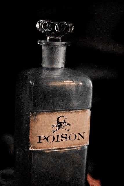 Genya Safin, Poison Aesthetic, Dragon Age 2, Pick Your Poison, Dragon Age, Dark Aesthetic, Costume Party, Gin, Perfume Bottles