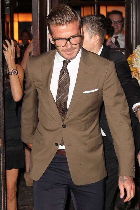 Good matching__ Beckham Suit, David Beckham Suit, David Beckham Style, Blazer Outfits Men, Men's Business Suits, Style Masculin, Classy Suits, Mens Fashion Blazer, Look Formal