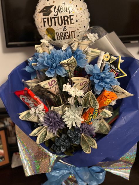 Money bouquet made for teen boy Cute Graduation Gifts For Bf, Good Graduation Gifts For Boyfriend, Money Bouquets For Boys, Graduation Bouquet Money, Gift For Boyfriend Graduation, Money Bouquets For Graduation, Graduation Boy Gifts, Graduation Money Bouquet Diy, Graduation Ideas For High School Boys