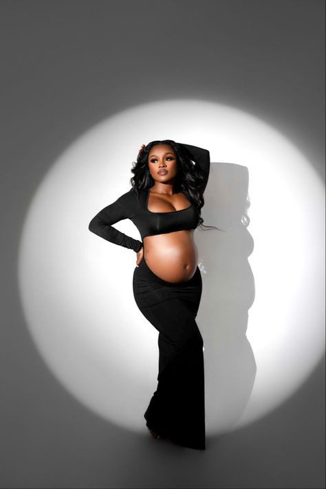 Black Maternity Pictures Outfits, Simple Maturity Photos, Maternity Birthday Photoshoot, Black White Maternity Photos, Pregnant Birthday Photoshoot, Spotlight Maternity Shoot, Unique Maternity Pictures With Husband, Maternity Photoshoot Hairstyles, Pregnancy Photos Black Women