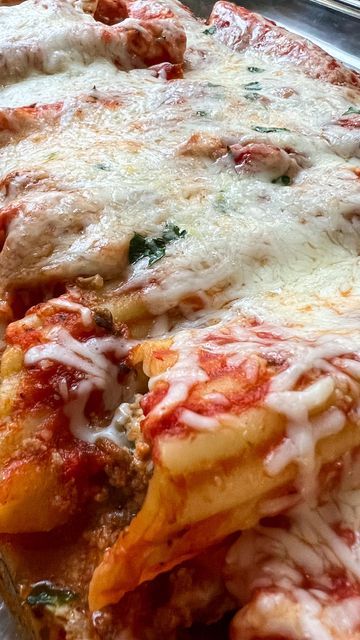 Heidi Moyer on Instagram: "Messy pulls of cheese and rich sauce baked over manicotti tubes loaded with mushrooms, spinach ricotta, Parm and ground turkey… need comfort? •Spinach & Mushroom Manicotti Bake• - theKITCHETTE.com - Heidi" Mushroom Manicotti, Spinach Manicotti, Baked Manicotti, Arugula Pasta, Flexitarian Recipes, Manicotti Recipe, Spring Dishes, Spinach Mushroom, Spinach Ricotta