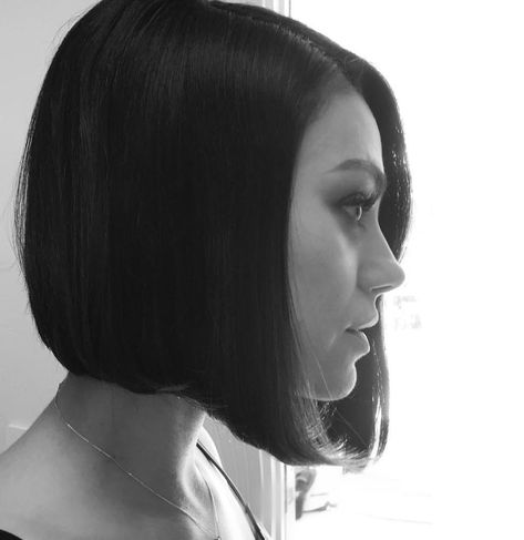 Mila Kunis Got Her Shortest Haircut Ever And We’re Obsessed Hairstyles Date Night, Mila Kunis Hair, Cute Bob Haircuts, Hair Extension Brands, Wavy Bob Hairstyles, Mila Kunis, Trendy Hair Color, Hair Clothes, Short Bob Hairstyles