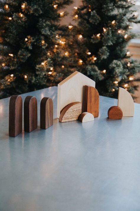 Modern Wood Nativity Set© Designed by Szklo Glass - Etsy Modern Nativity, Božićne Dekoracije, Wood Nativity, Minimalist Christmas Decor, Diy Nativity, The Nativity Story, Nativity Sets, Christmas Nativity Scene, Building For Kids