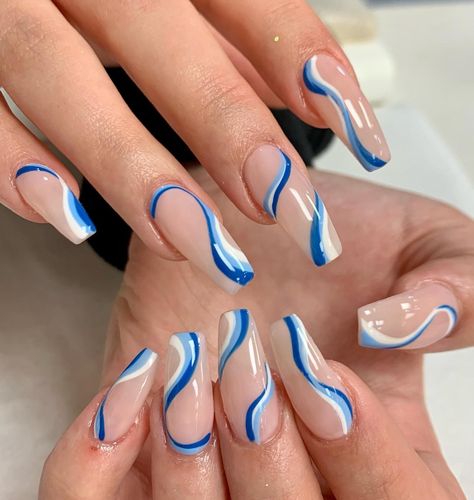 Oh, we love the blue color, especially on summer nails! If you also belong to this club, then these beautiful blue swirl nails are just what you need to update your manicure for the next season. Blue Swirl Nails, Nail Art Pastel, Ongles Beiges, Wave Nails, Blue And White Nails, Swirl Nails, Unghie Sfumate, Baby Blue Nails, Blue Acrylic Nails