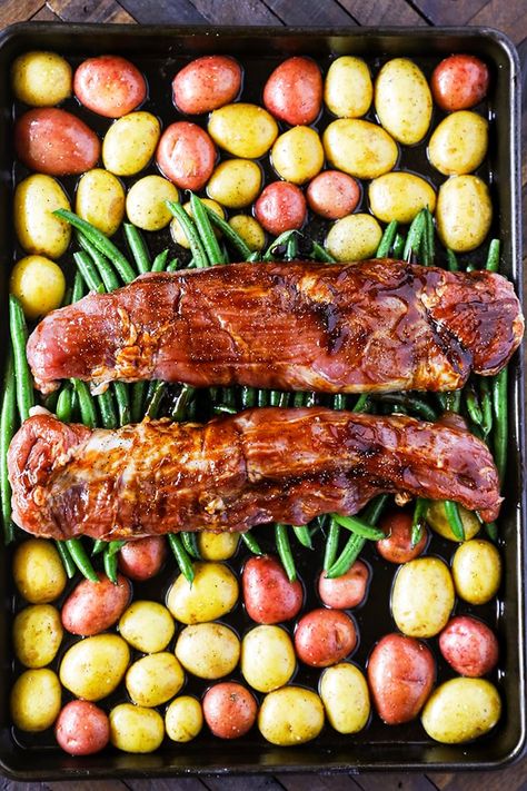 Best Pork Tenderloin Recipe, Pork Tenderloin Recipe, Easy Sheet Pan Dinners, Tenderloin Recipe, Sheet Pan Dinners Recipes, Pork Loin Recipes, Pork Dinner, Meat Dinners, Tenderloin Recipes