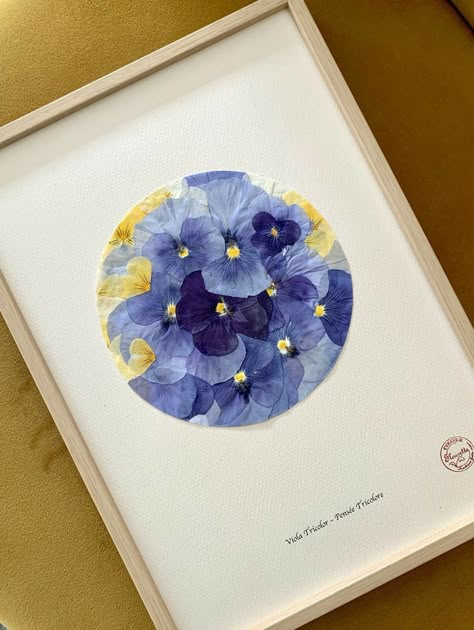 Pressed Flowers Art, Pressed Flowers Diy, Easy Acrylic Painting Ideas, Table Aesthetic, Diy Fleur, Dried Flowers Diy, What To Paint, Flower Pressing, Pressed Flower Crafts