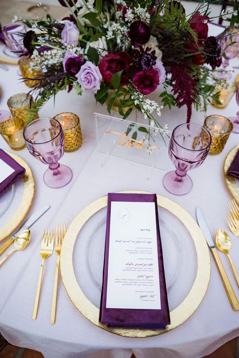 Purple And Gold Dinner Party, Lilac And Red Wedding, Lavender And Red Wedding, Lavender Gold Wedding, Purple And Red Wedding, Red Purple Wedding, Purple Decorations, Wedding Schemes, Lavender And Red