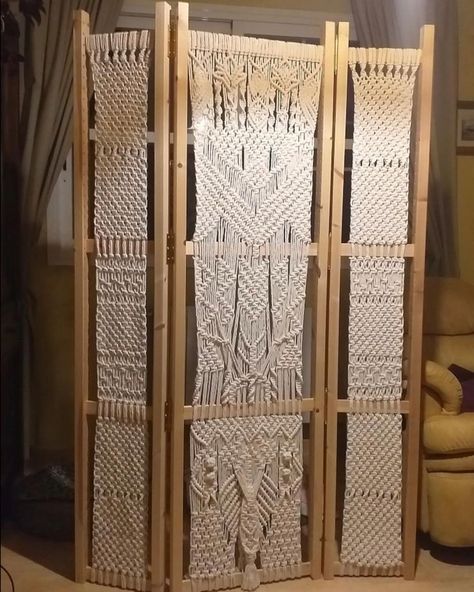 #macrame #handmade #hathor #instagram Macrame Partition, Macrame Divider, Macrame Interior, Macrame Room, Macrame Room Divider, Diy Braided Bracelet, Retro Christmas Decorations, Decoupage Tutorial, Macrame Knots Pattern