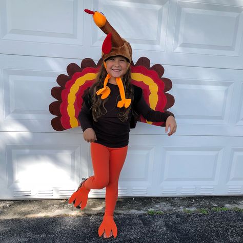 DIY Turkey Costume | Primary.com Diy Turkey Costume, Turkey Halloween Costume, Sew Halloween Costume, Turkey Costume, Diy Turkey, Turkey Images, Turkey Hat, School Costume, Turkey Trot