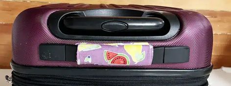 luggage handle wrap diy are a great sewing for beginners project. Video tutorial shows you how easy bag handle wraps are to make - make finding your suitcase on your next trip a breeze! Great things to sew and sell, stocking stuffer ideas, sew your stash and more. Things To Sew And Sell, Sew And Sell, Things To Sew, Luggage Handle Wrap, Easy Bag, Cute Luggage, Stocking Stuffer Ideas, Simple Bags, Sewing For Beginners