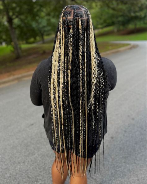 Black And Blonde Large Knotless Braids, Blond And Black Knotless Braids, Knotless Braids Black And Blonde, Black Blonde Braids, Black And Blonde Knotless, Blonde And Black Knotless Braids, Black And Blonde Knotless Braids, Black And Blonde Box Braids, Blonde Knotless Braids