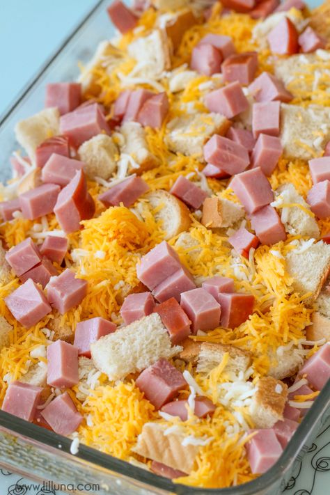 Easy Ham Breakfast Casserole, Egg And Bread Casserole, Breakfast With Bread, Recipes With Bread, Strata Recipes Breakfast, Sausage Egg Breakfast Casserole, Ham And Cheese Breakfast, Breakfast Casserole With Bread, Strata Recipe