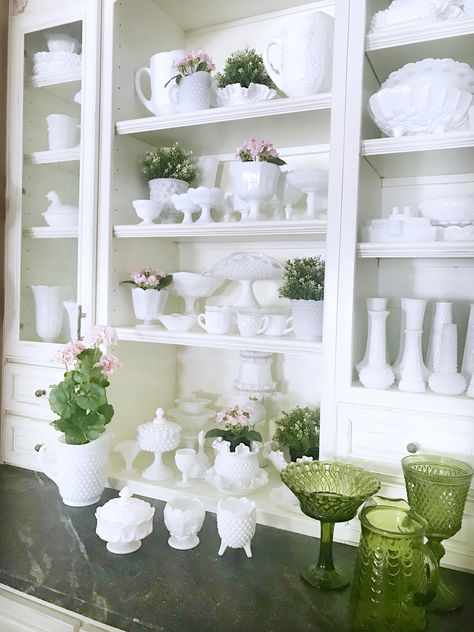 Decorating With Milk Glass Vintage, Milk Glass Flower Arrangements, Decorating With Milk Glass Ideas, Crystal Glassware Display, Milk Glass Display, Havana House, Glassware Display, Thrift Decor, Milk Glass Centerpiece