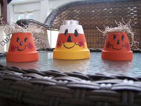 Here is a cute little table decoration for your fall and Halloween season.  It is a set of 3 flower pots.  two are painted like pumpkins, and one as a candy corn.  The candy corn has a tea light on top, and painted facial features.  The pumpkins have Spanish moss hair and painted facial features. The listing is for the set of 3 flower pot characters. Moss Hair, Fall Flower Pots, Plant Pots Crafts, Fall Crafts For Adults, Terra Cotta Pot Crafts Diy, Clay Pot Projects, Winter Wreath Diy, Christmas Crafts Diy Projects, Flower Pot People