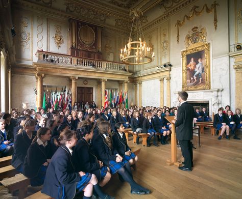 Boarding School Art Room, Rich Private School Classroom, Boarding School Classroom Aesthetic, English Boarding School Aesthetic, Boarding School Aesthetic Classroom, British Boarding School Dorm, Boarding School Classroom, Academy Aesthetic School, Boarding School Room