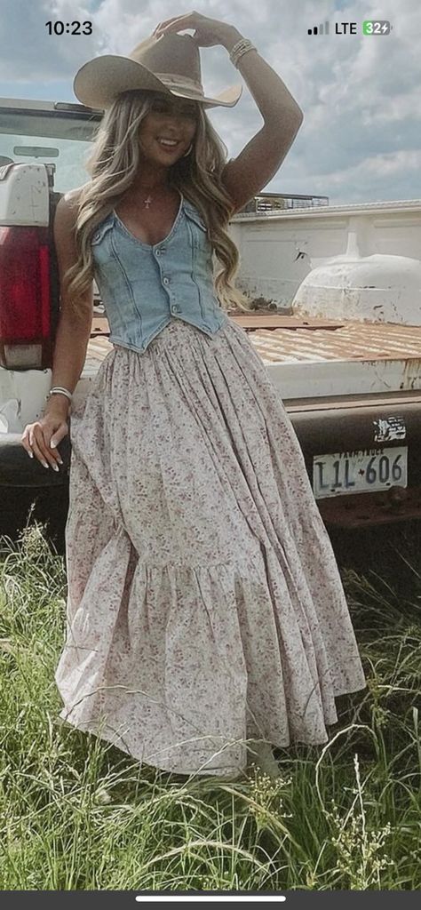 Dress Cowgirl Outfits, Western Outfits Women Fancy, Western Formals Women, Western Old Money Aesthetic, Western Chic Fashion Dressy, Renessance Fair Outfit, Cottage Cowgirl Outfits, Southern Fashion Country, Country Glam Outfit Western Chic