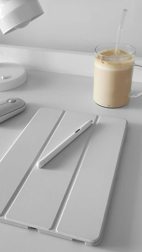 Ipad Work Aesthetic, Cozy Desktop Wallpaper, Wood Living Room Decor, Vida Aesthetic, Faceless Aesthetic, Faceless Content, Work Aesthetic, Cozy Desk, Digital Journaling